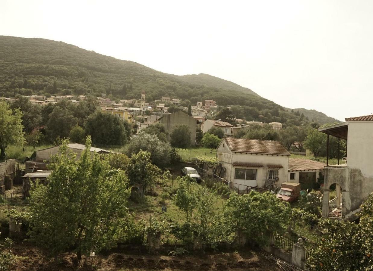 Апартаменты J&B Countryside Life - Just For Two Agios Matthaios  Экстерьер фото